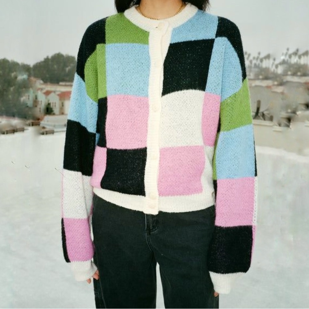 Lisa Says Gah Lauda Cardi in Ocean Check